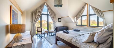 2 عدّة غرف نوم ومكواة/لوح كي وخدمة الإنترنت وملاءات أسرّة