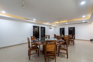 Petit déjeuner buffet (200 INR par personne)