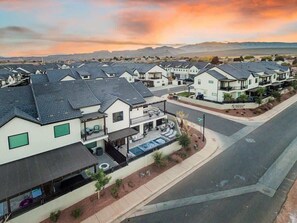 Exterior - 30-31| 2 large homes * Sleeps 50! * Private Pools (Santa Clara)
