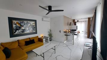 Comfort Apartment | Living area | 103-cm flat-screen TV with digital channels, Netflix, streaming services