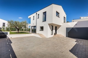 Exterior - Villa Silvia - modern villa with private pool near Porec (Mihatovici)