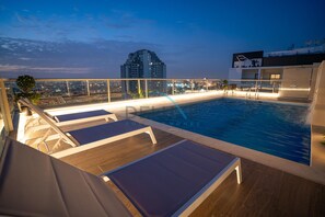 Pool - Chic Studio in Uniestate Millennium Tower, Dubai Silicon Oasis by Deluxe Holiday Homes (Dubai)