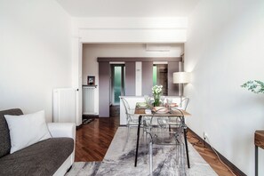 Condo, Lake View | Living area | 30-inch TV with digital channels - Horizon (Como)