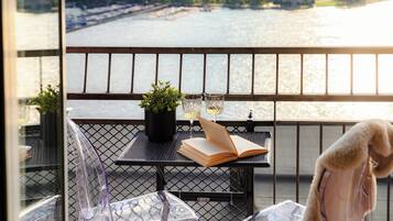 Condo, vista al lago | 2 habitaciones, ropa de cama de alta calidad y edredón