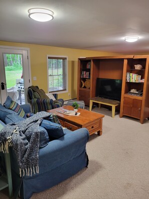 Smart TV, DVD player, books
