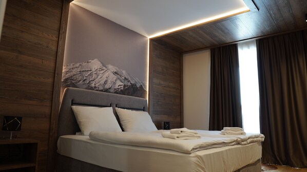 Luxe penthouse, uitzicht op bergen | Geluiddichte muren, gratis wifi, beddengoed