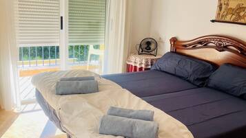 Nhà | 3 phòng ngủ, truy cập Internet không dây miễn phí, bộ trải giường