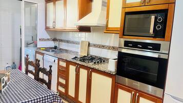 House | Private kitchen | Fridge, microwave, oven, stovetop