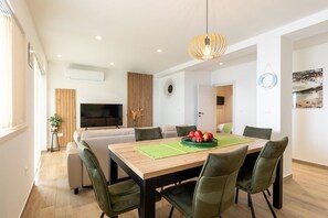 Dining - Holiday Home Dona Maria with heated pool and first row to the sea (Blato)