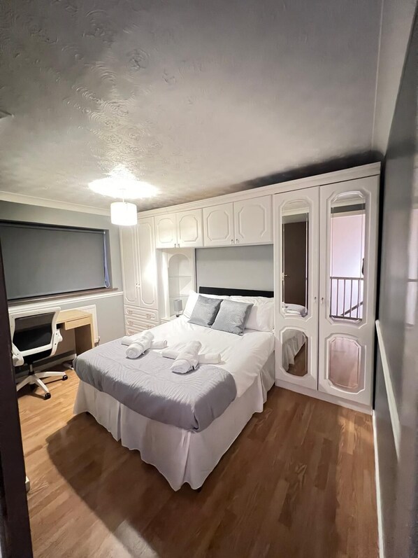 3 chambres, fer et planche à repasser, Wi-Fi gratuit, draps fournis