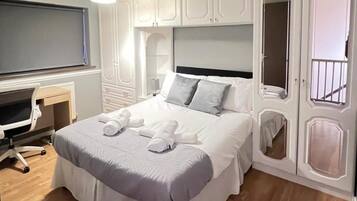 3 bedrooms, iron/ironing board, free WiFi, bed sheets