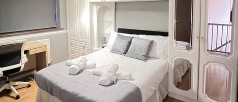 3 bedrooms, iron/ironing board, free WiFi, bed sheets