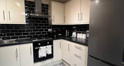 Charming Close Retreat in Grays