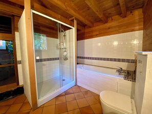 Standard Double Room, Garden View | Bathroom - Domaine Bourgade (Betbezer-d'Armagnac)