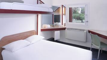 Skrivebord, skrivebord for bærbar PC, wi-fi (inkludert) og sengetøy