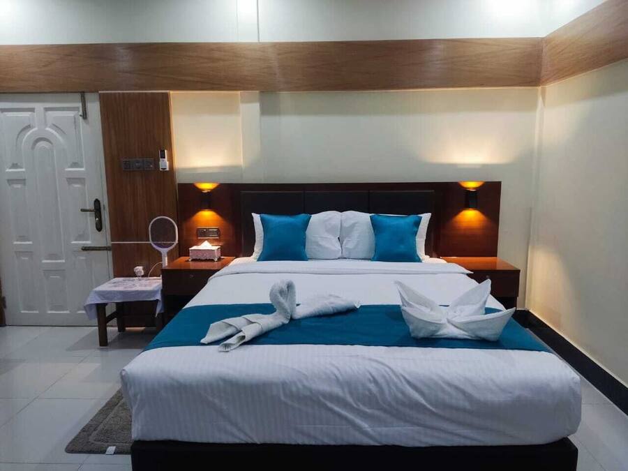 Caja de seguridad en la habitación y escritorio