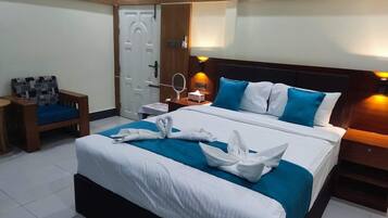 In-room safe, desk, soundproofing, free WiFi