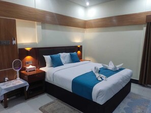 Standard Double Room, Garden View | In-room safe, desk, soundproofing, free WiFi