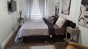 Apartment, Kitchen, City View | Iron/ironing board (on request), free WiFi - DOWNTOWN AT CUTE AND COZY  (Atlanta)