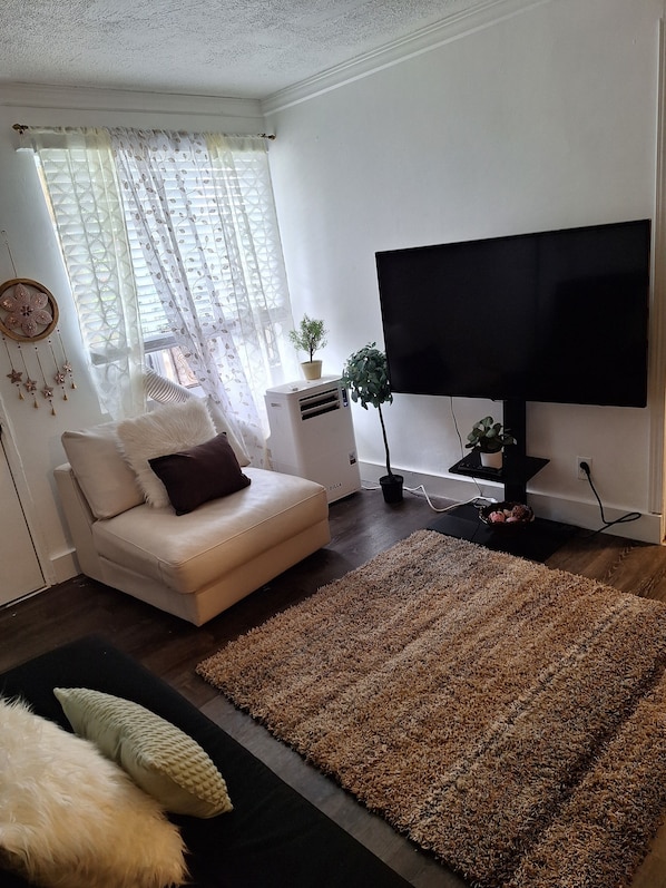 Apartment, Kitchen, City View | Living area | Flat-screen TV