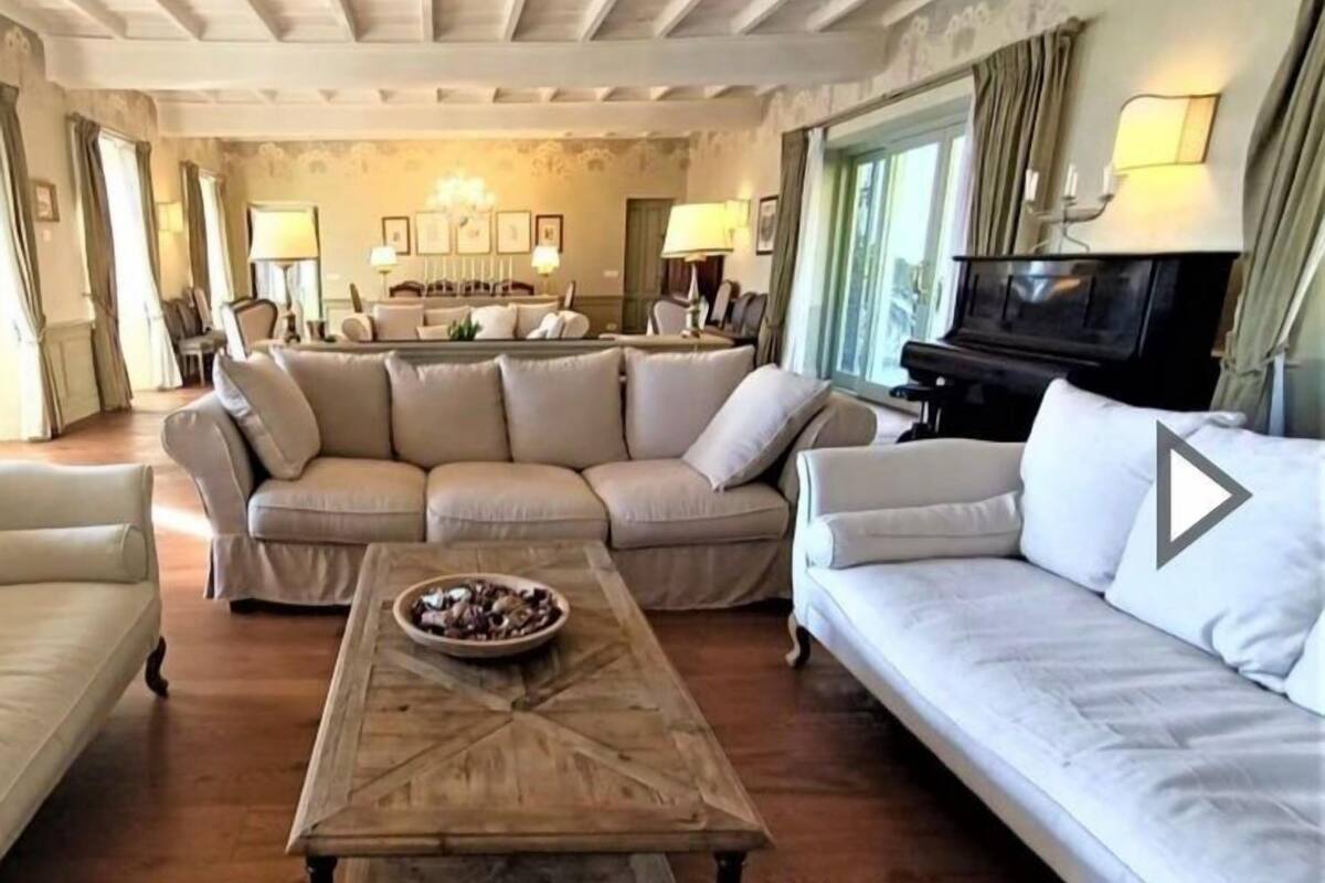 Luxury Villa, 6 Bedrooms, Beach View | Living area