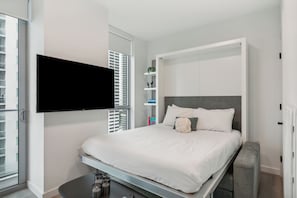 Iron/ironing board, WiFi, bed sheets, wheelchair access - NEW Luxury Downtown Apartment - Gym Pool Workspace (Miami)