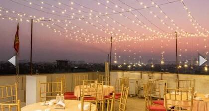 Saavi Hotel Sector 10