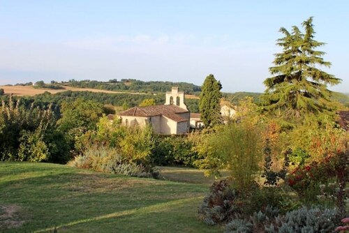 Rural gite in the beautiful Lot et Garonne with air con. Heated swimming pool.