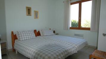 1 habitación, escritorio, tabla de planchar con plancha y wifi gratis