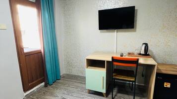 Deluxe Double Room | Soundproofing, free WiFi, bed sheets
