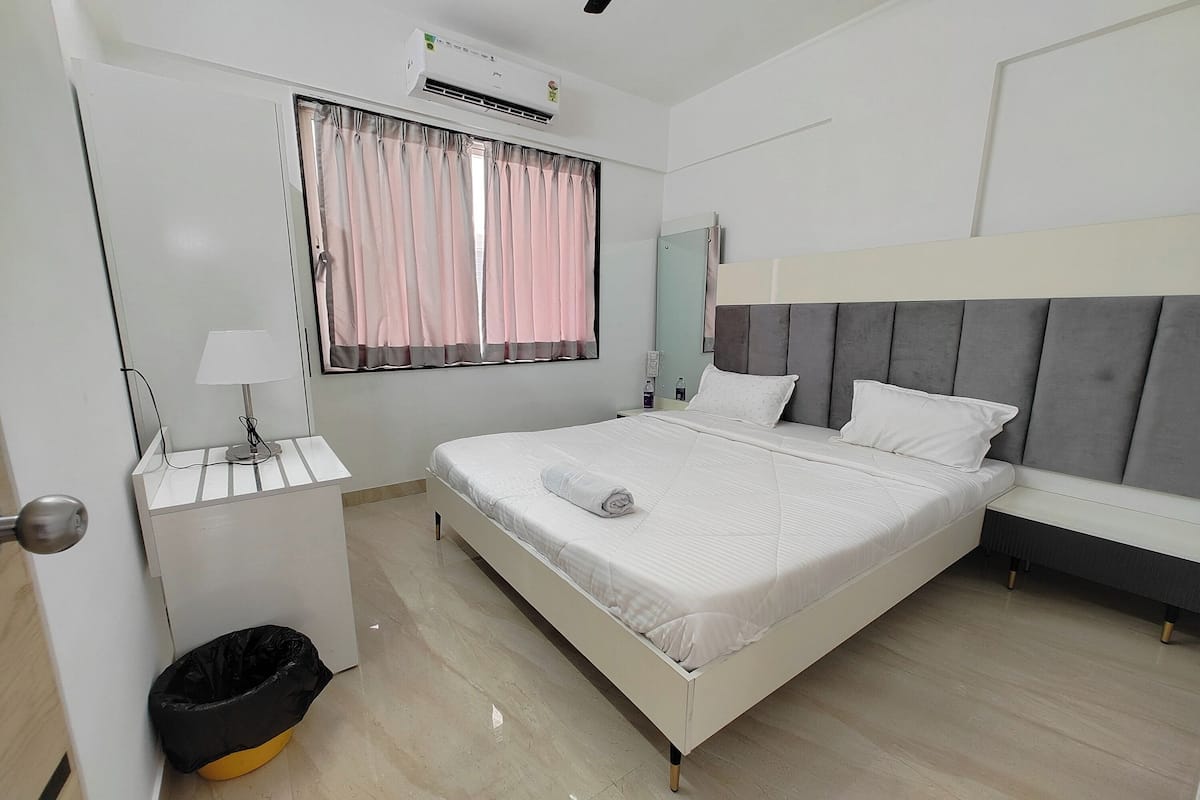 1 bedroom, desk, free WiFi, bed sheets