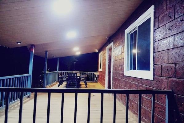 32-inch flat-screen TV with cable channels