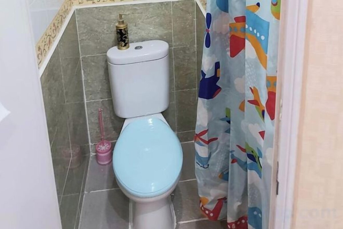 Ducha, cabezal de ducha tipo lluvia, toallas