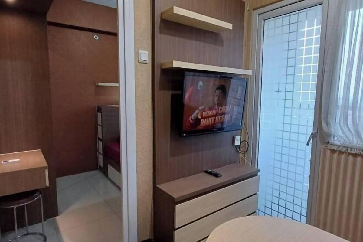 Desk, free WiFi
