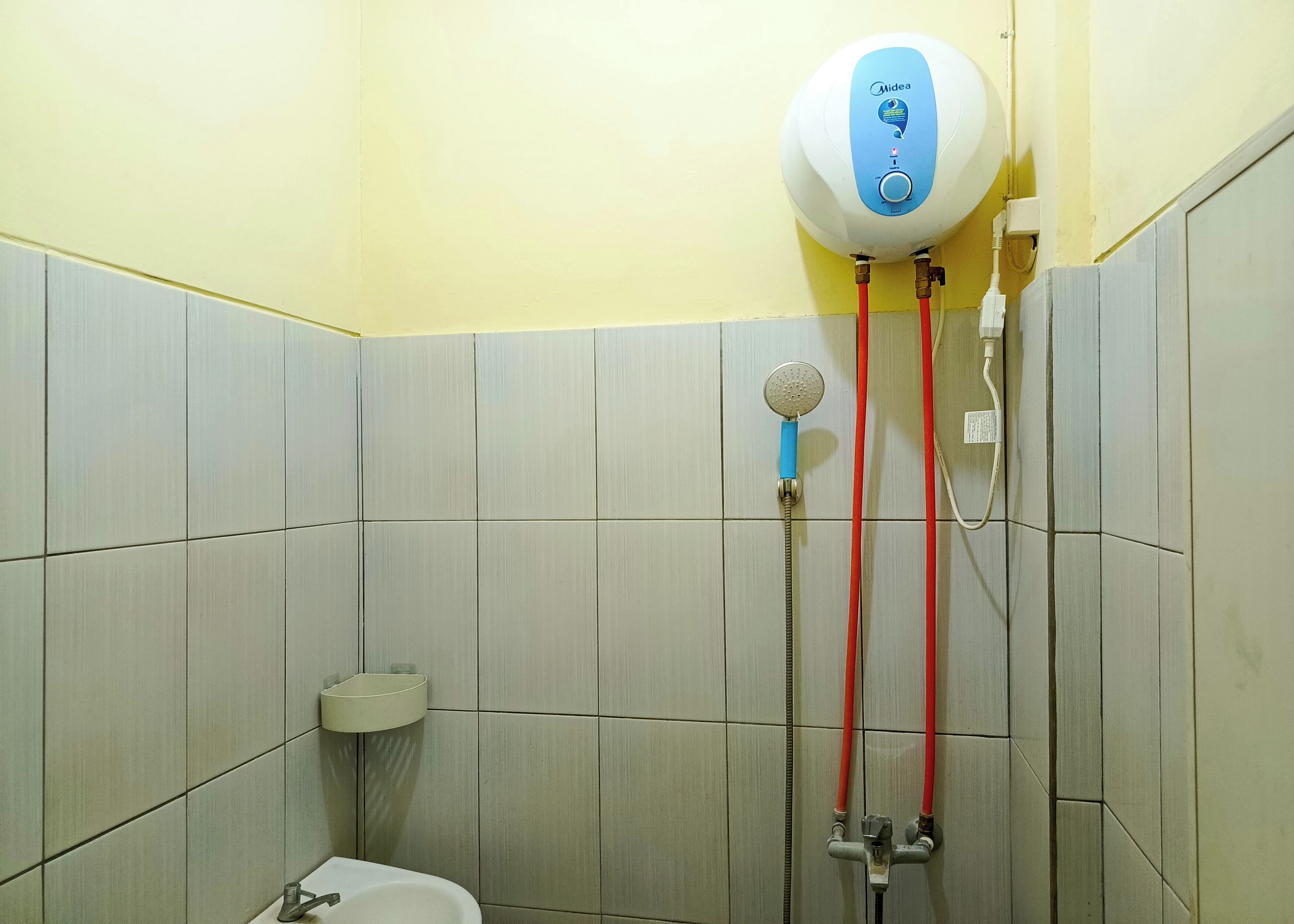 Habitación estándar | Baño | Ducha y cabezal de ducha tipo lluvia