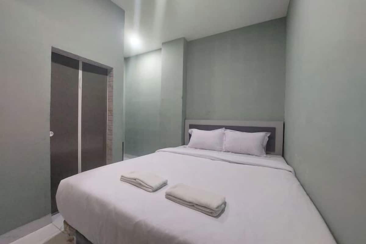 1 bedroom, free WiFi, bed sheets