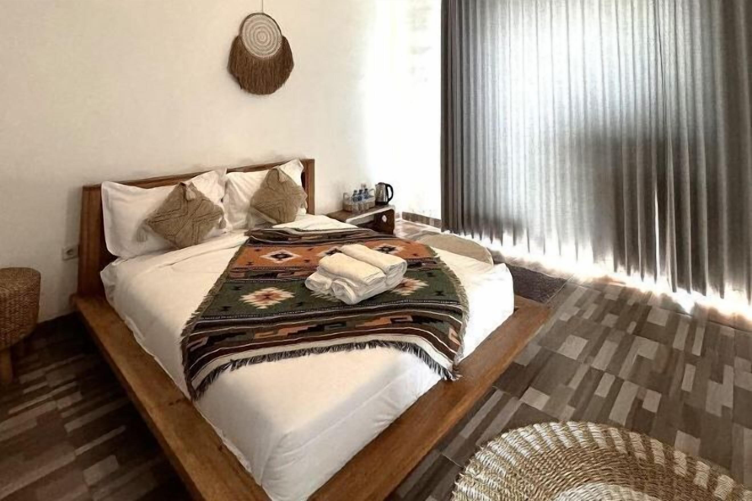 Desk, soundproofing, iron/ironing board, free WiFi