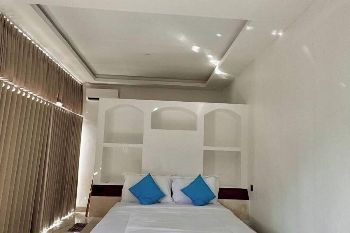 Desk, soundproofing, iron/ironing board, free WiFi