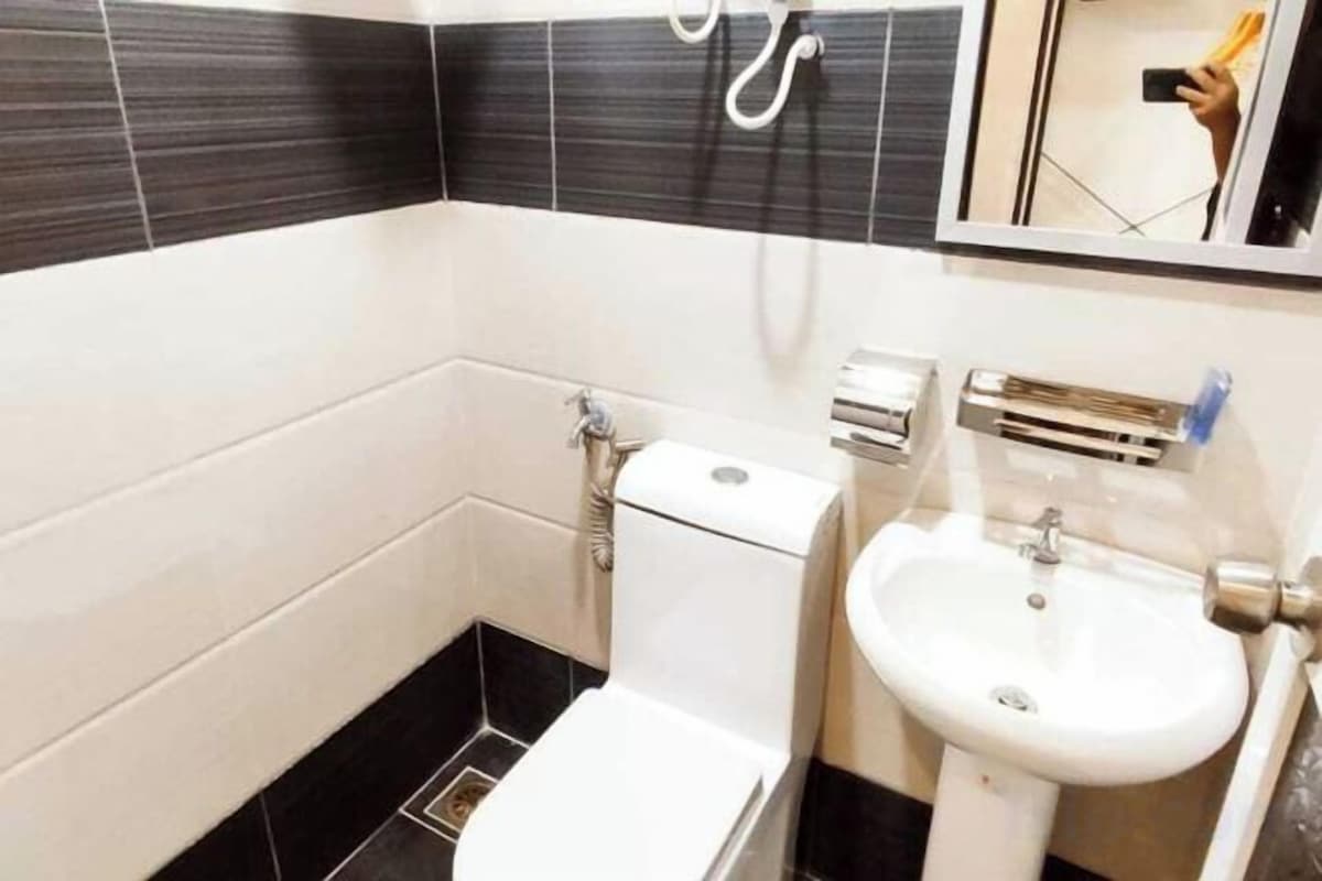 Bathroom | Shower, rainfall showerhead, free toiletries, hair dryer