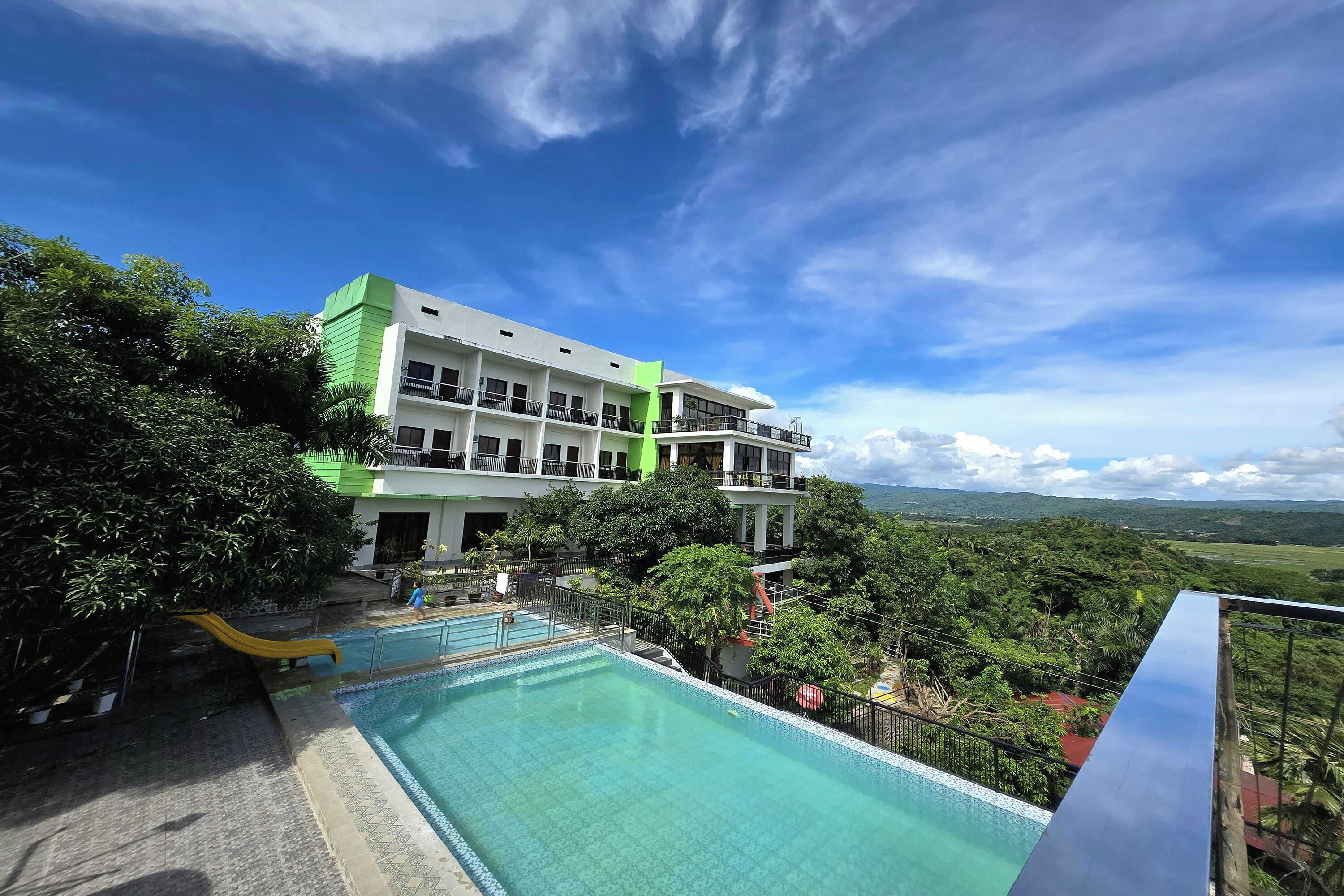 Kolam renang terbuka 