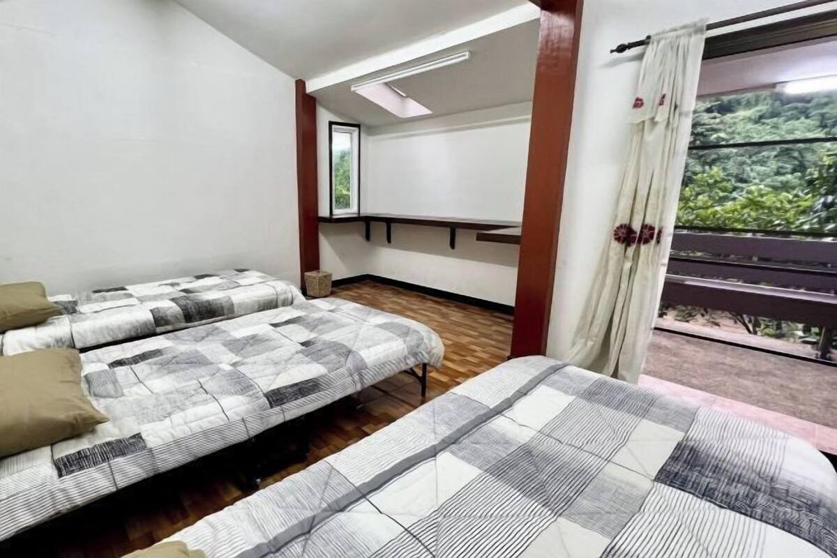 Cofres nos quartos, roupa de cama