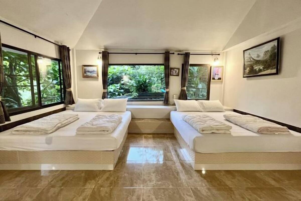Cofres nos quartos, roupa de cama