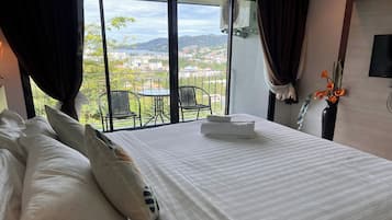 Superior Room, Sea View | In-room safe, desk, free WiFi