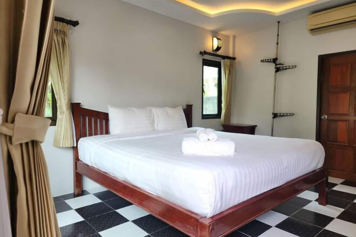 1 bedroom, free WiFi, bed sheets
