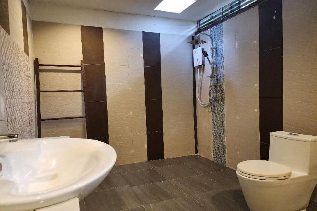 Bathroom | Shower, rainfall showerhead, free toiletries, towels