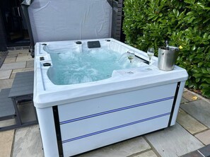 Bañera de hidromasaje exterior
