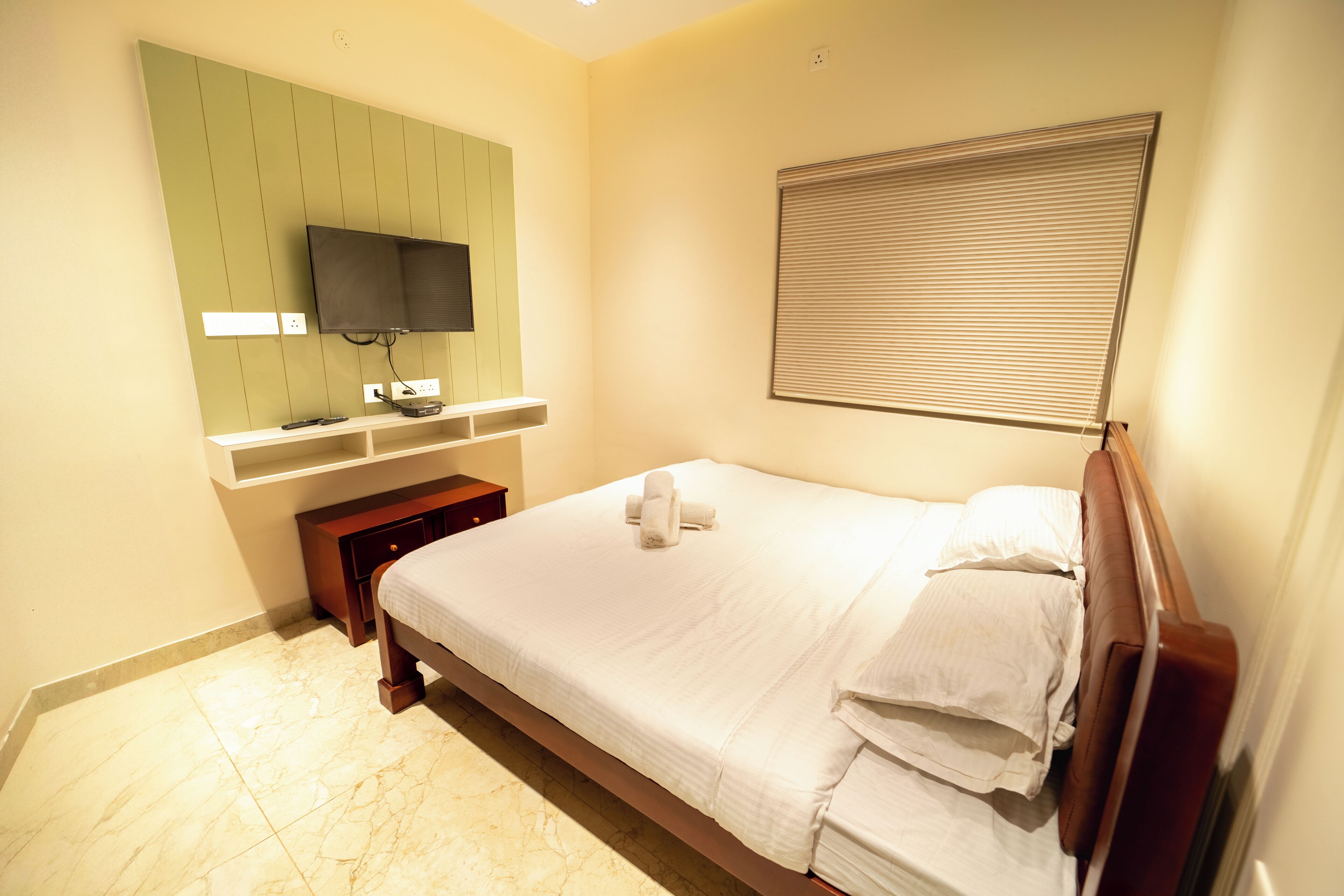 Cofres nos quartos, Wi-Fi de cortesia, roupa de cama