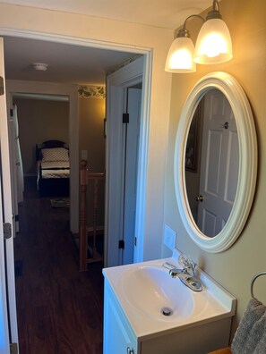 Shower, towels - Andrew's Place - ~1 mile to Cooperstown Dreams Park (Cooperstown)