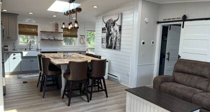 Fountain View - 2 ponds, recent reno, Farmhouse Chic!
