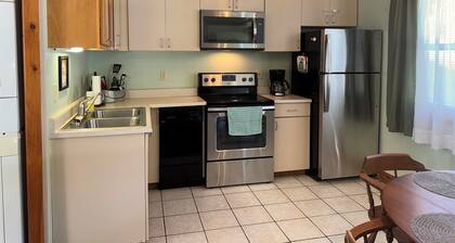 Lindsey's Cottage - 1 mile to the park!